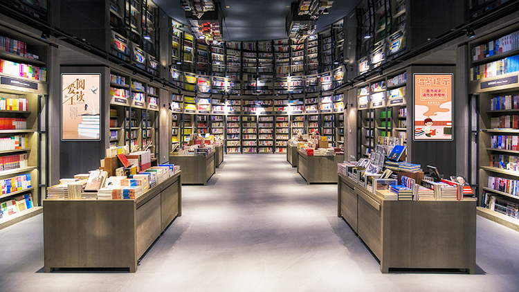 /容大彩晶壁掛廣告機(jī)：以創(chuàng)新顯示技術(shù)，賦能商業(yè)空間新價(jià)值/容大彩晶壁掛廣告機(jī)：以創(chuàng)新顯示技術(shù)，賦能商業(yè)空間新價(jià)值